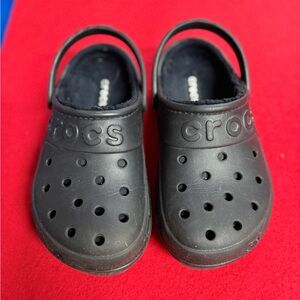 CROCS  Black Shoes FUR lined
Women 7  Men’s 5